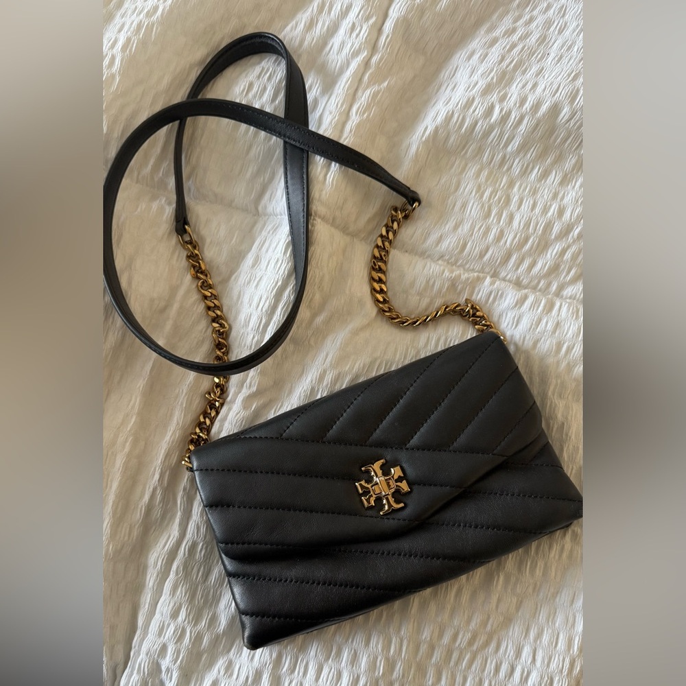 Tory Burch Kira chevron chain wallet / Crossbody in black